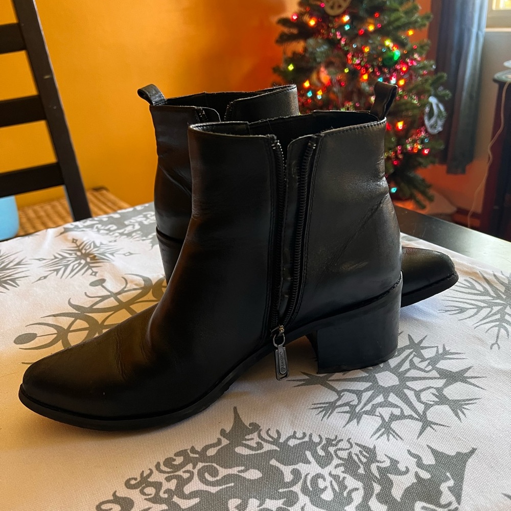 Blonde black booties